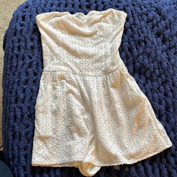 Forever 21 white eyelet romper size medium - Picture 1 of 2